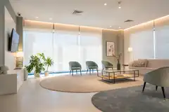 Clínica da Beloura, Sintra: spacious waiting area